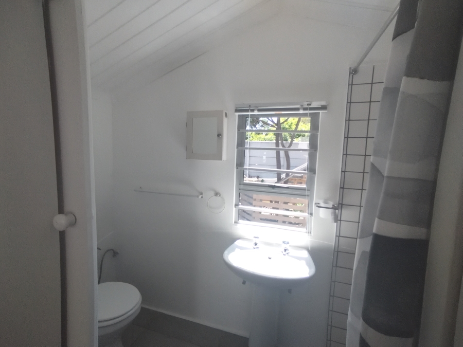 To Let 1 Bedroom Property for Rent in Peerless Park East Western Cape